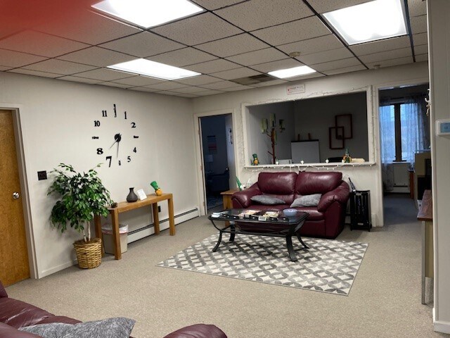 More Photos Of 133 Mountain Rd, Suffield Office For Lease