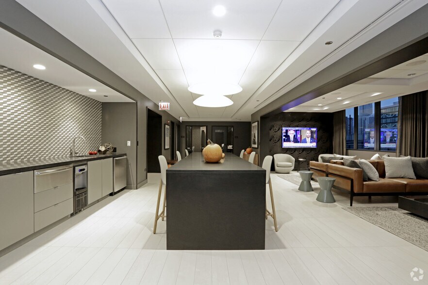 More Photos Of 637-643 N Wells St, Chicago Apartments For Lease