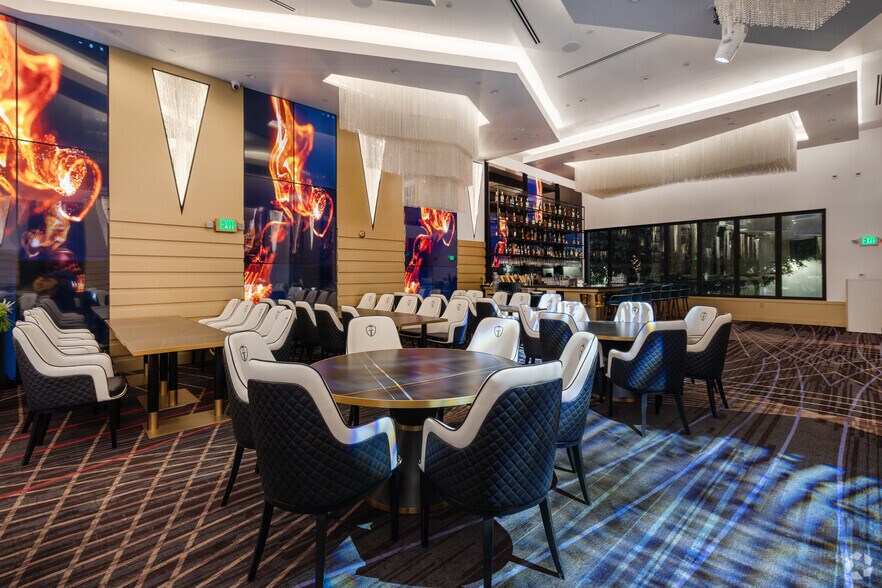 More Photos Of 11150 Ventura Blvd, Studio City Restaurant For Sale