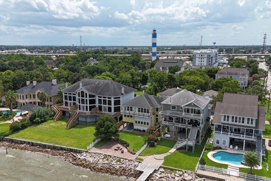 More Photos Of 804 Bay Ave, Kemah Specialty For Sale