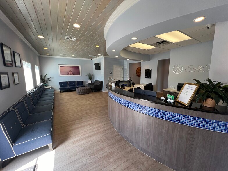 More Photos Of 13135 Kings Lake Dr, Gibsonton Medical For Lease