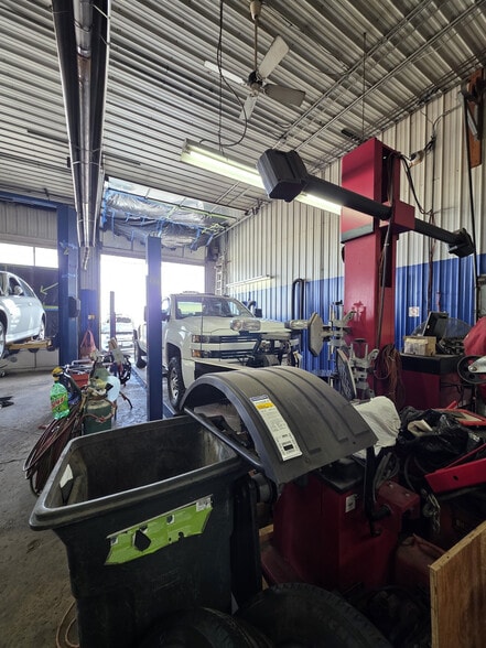 More Photos Of 6401 Thompson Rd, Syracuse Auto Repair For Lease