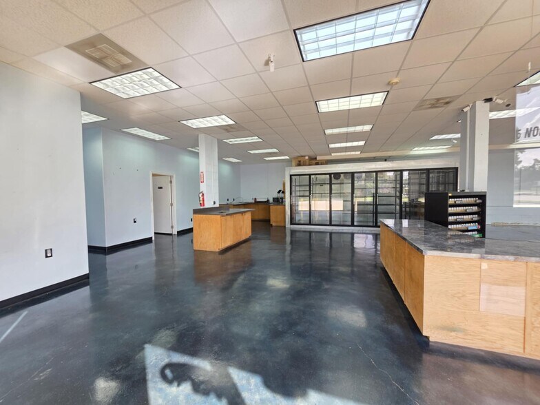 More Photos Of 8799 State Highway 35 N, Van Vleck Convenience Store For Sale