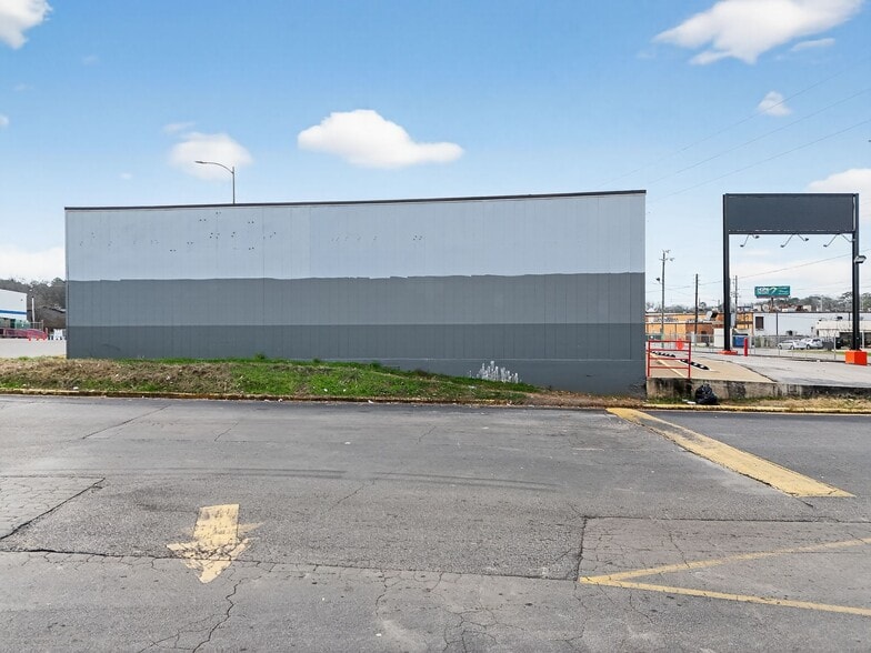 More Photos Of 1121 Huffman Rd, Birmingham Freestanding For Sale