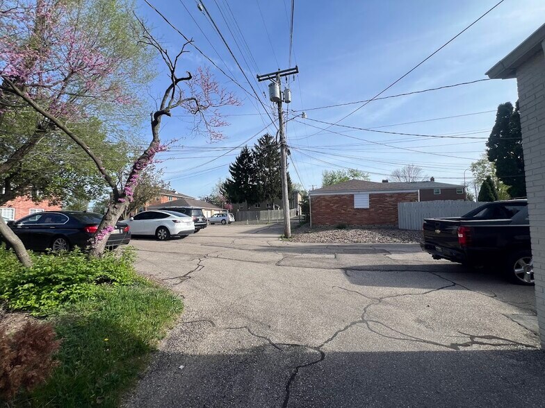 More Photos Of 504 E Dorothy Ln, Dayton Storefront Retail Residential For Sale