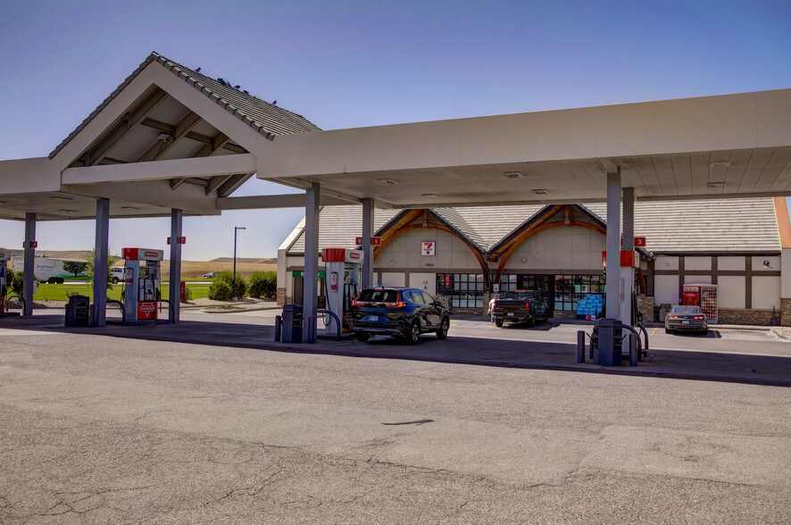 More Photos Of 9846 Zenith Meridian Dr, Englewood Restaurant For Sale