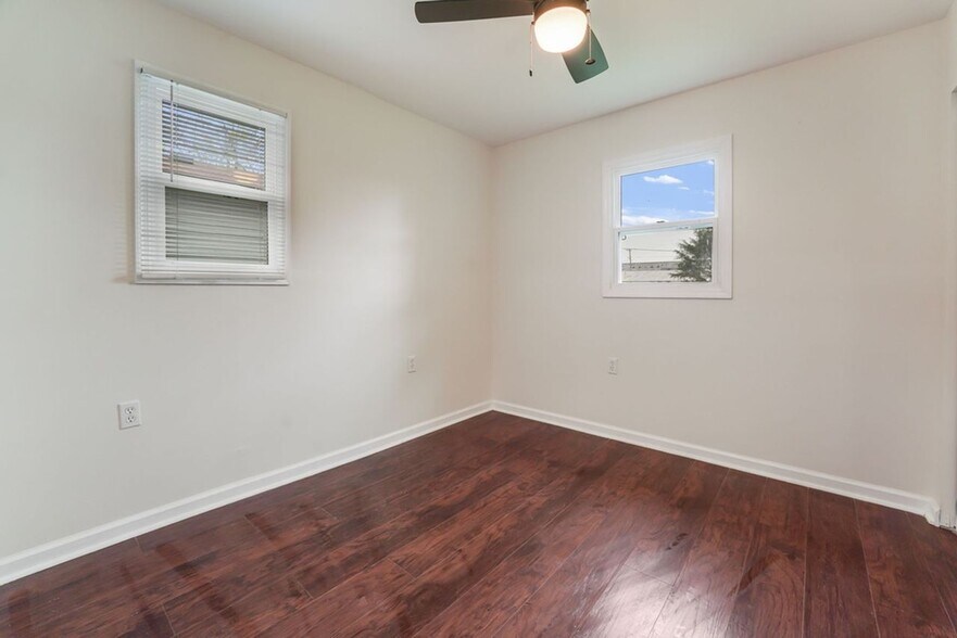 More Photos Of 2550 Broadway St, New Albany Apartments For Sale