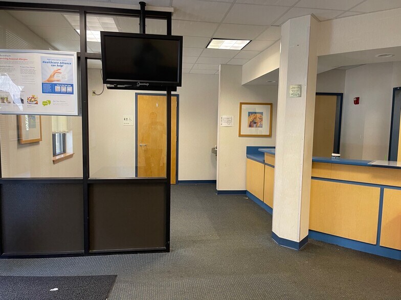 More Photos Of 10055 Ford Ave, Richmond Hill Medical For Lease