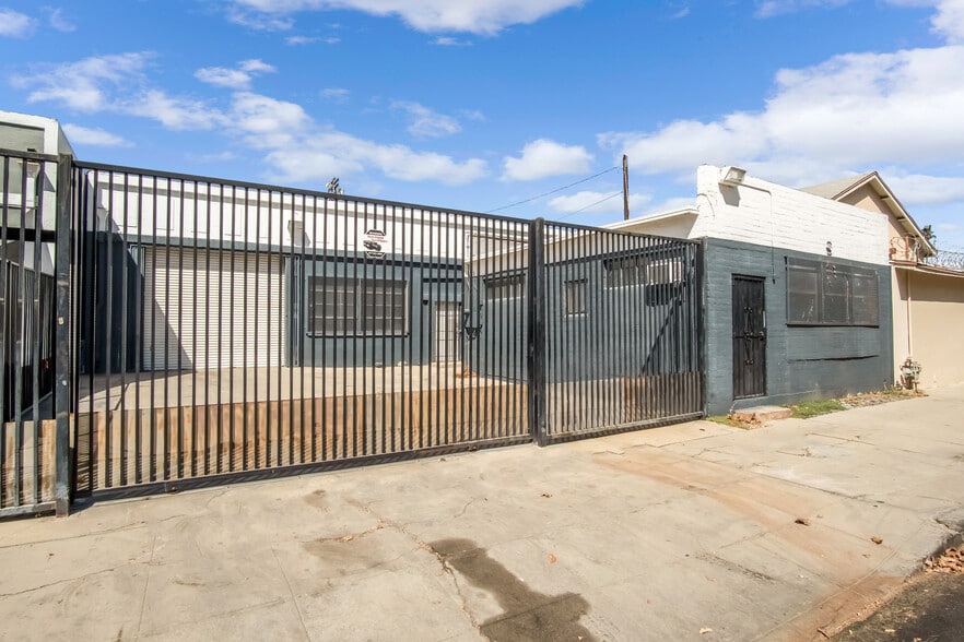 More Photos Of 14117-14123 Bessemer St, Van Nuys Warehouse For Sale