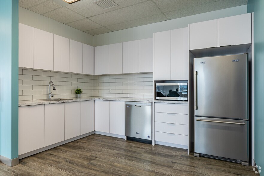 More Photos Of 2 Bloor St W, Toronto Office For Lease