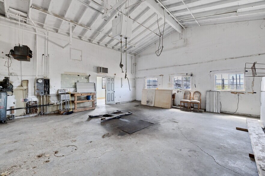 More Photos Of 12900 Soda Lake Rd, Santa Margarita Hotel For Sale