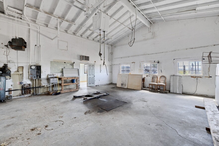 More Photos Of 12900 Soda Lake Rd, Santa Margarita Hotel For Lease