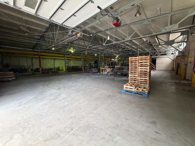 More Photos Of 816 N Milan St, Canal Fulton Warehouse For Sale