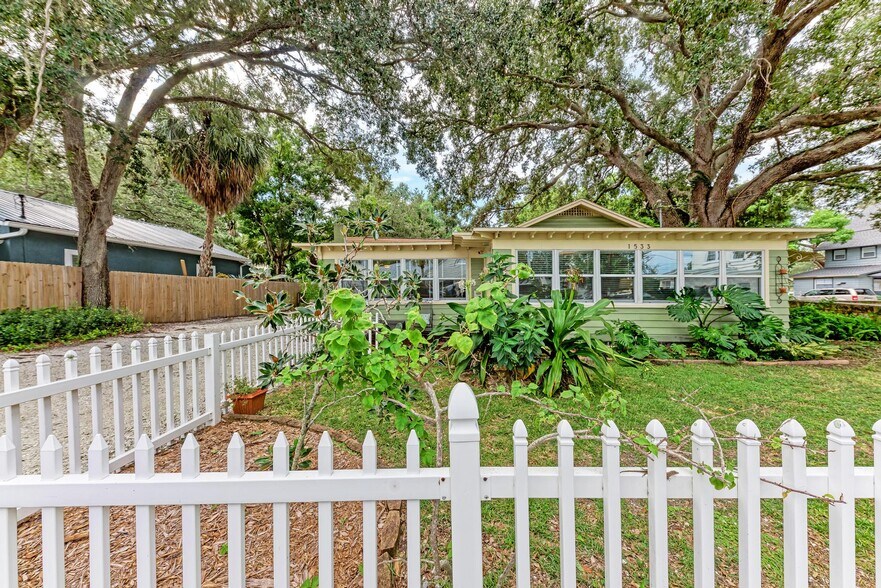 More Photos Of 1533 1st Avenue Dr W, Bradenton Multifamily For Sale