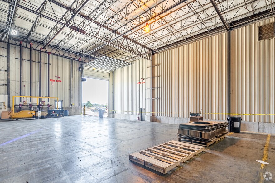 More Photos Of 1001 E Lutz Rd, Archbold Distribution For Lease