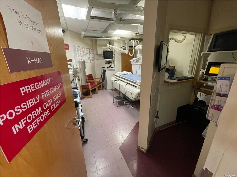 More Photos Of 11614 Myrtle Ave, Richmond Hill Medical For Sale