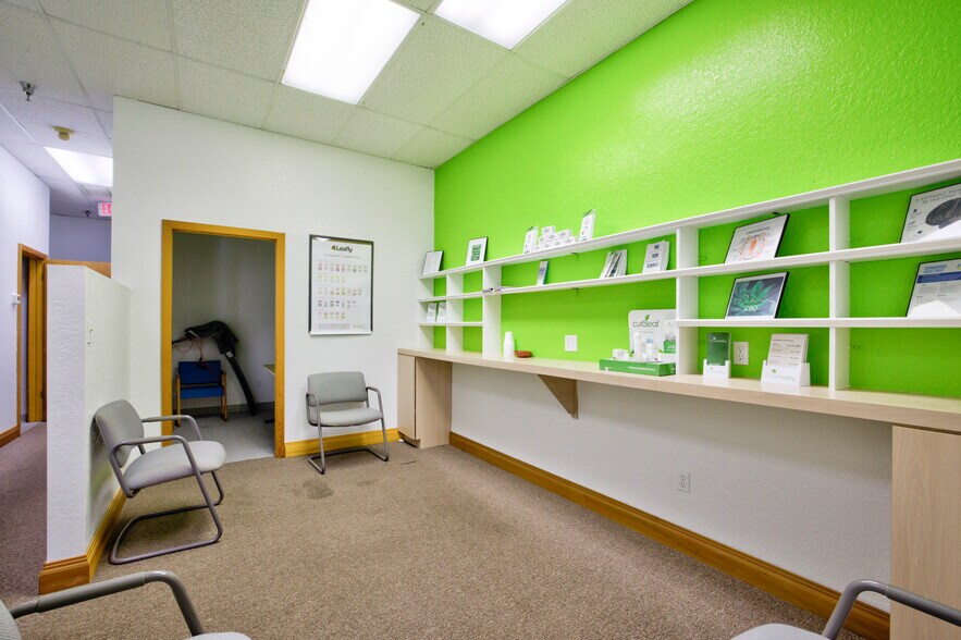 More Photos Of 7118-7170 N Nob Hill Rd, Tamarac General Retail For Lease