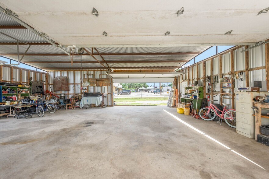 More Photos Of 1421 2nd St, Pleasanton Auto Repair For Sale