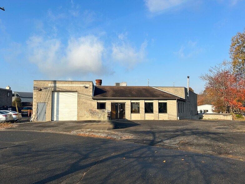 Primary Photo Of 60 Lupes Dr, Stratford Warehouse For Lease