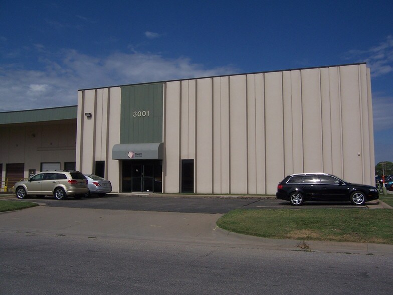 More Photos Of 3001 S Madison, Wichita Warehouse For Lease