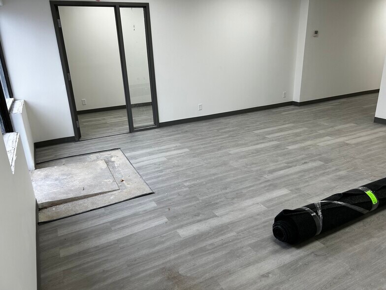 More Photos Of 4515 N 56th St, Lincoln Light Distribution For Lease