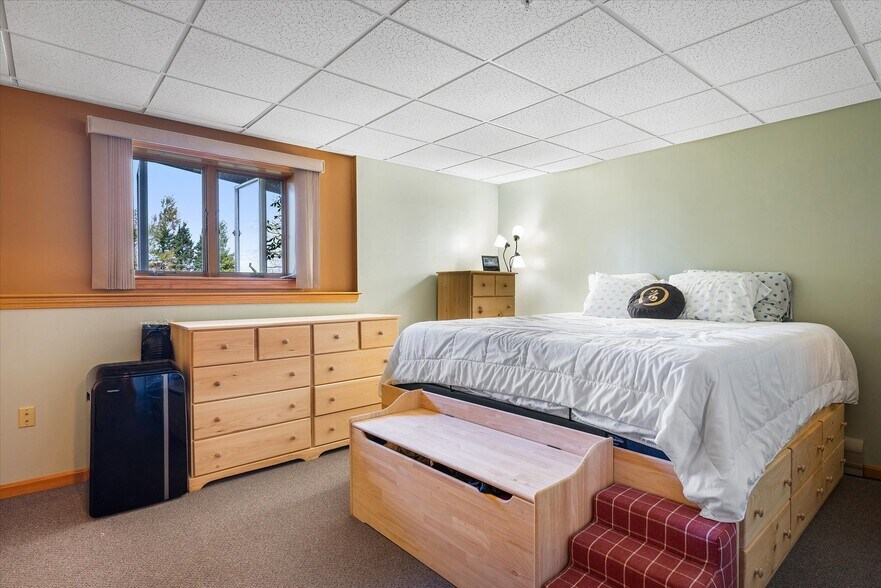 More Photos Of 341 US Route 1, Weston Hotel For Sale