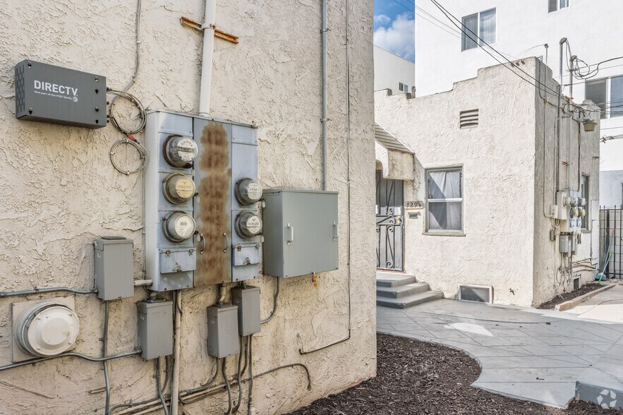 More Photos Of 727-729 W 74th St, Los Angeles Apartments For Sale