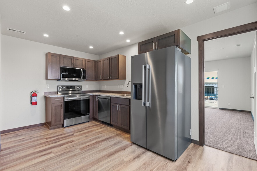 More Photos Of 9990 N Lyle Loop, Hayden Warehouse For Sale