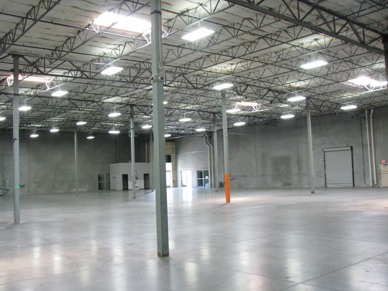 More Photos Of 3225 W Post Rd, Las Vegas Warehouse For Lease