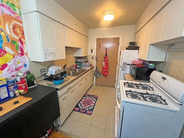More Photos Of 4905 W Louise St, Skokie Apartments For Sale