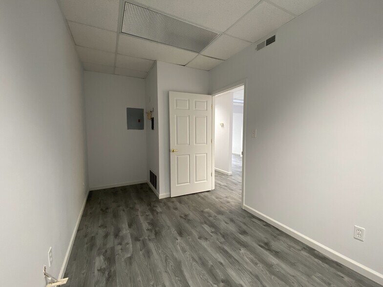 More Photos Of 4171-4193 Crescent Dr, Saint Louis Medical For Sale