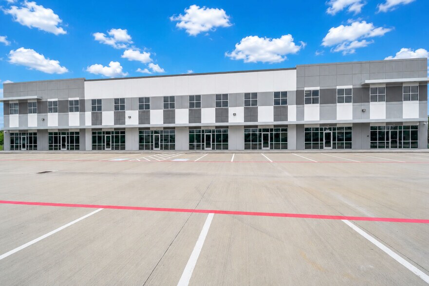 More Photos Of 13911 Service Center Dr, Tomball Light Distribution For Lease