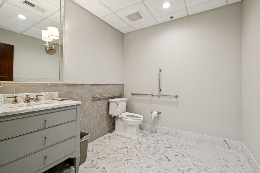 More Photos Of 811 Cowan St, Nashville Distribution For Sale