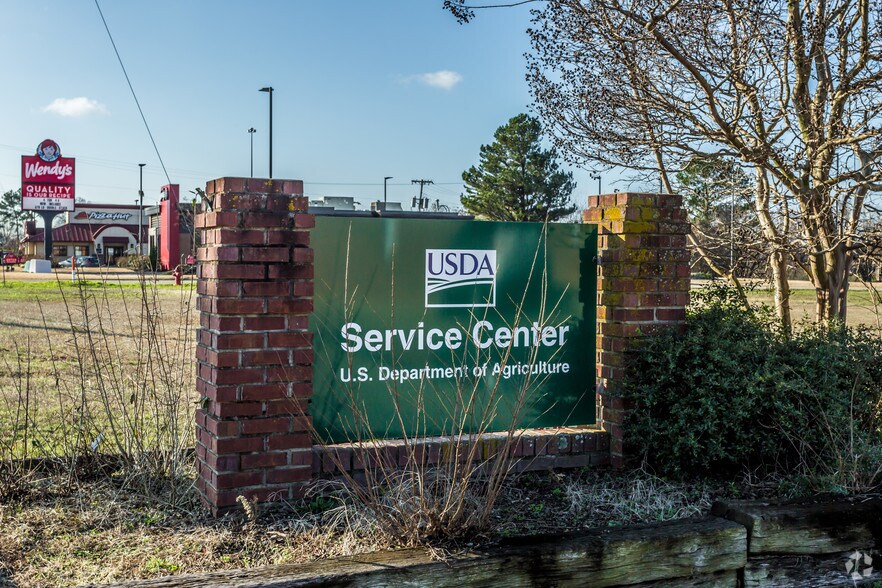 More Photos Of 712 Coulter Dr, New Albany Medical For Sale