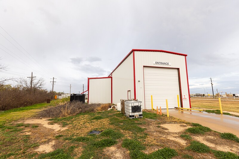 More Photos Of 358 S Access, Tye Carwash For Sale