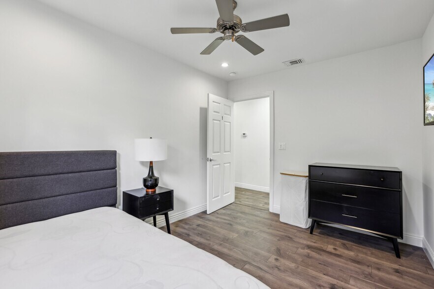 More Photos Of 6082 Selma Ave, Los Angeles Rehabilitation Center For Lease