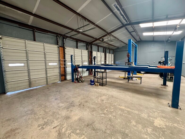 More Photos Of 16299 Fm 1325, Austin Auto Repair For Lease