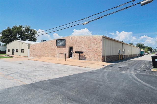 More Photos Of 114 S A St, Skiatook Warehouse For Sale