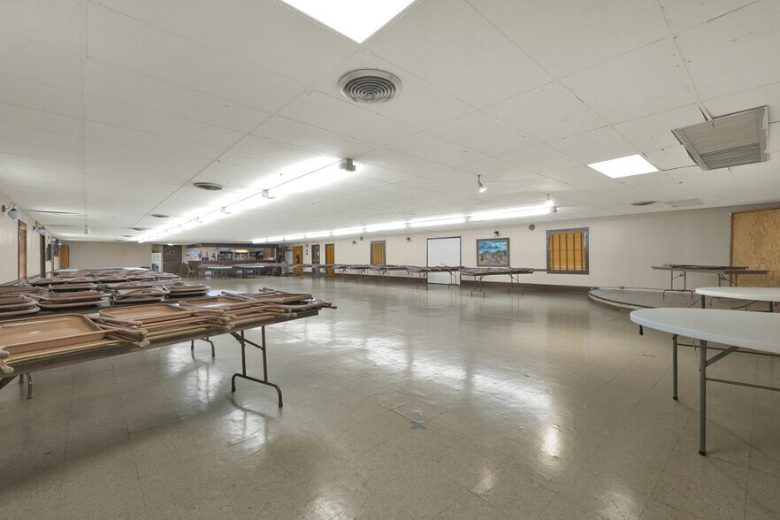 More Photos Of 2918 W Kingsbury St, Seguin Lodge Meeting Hall For Sale