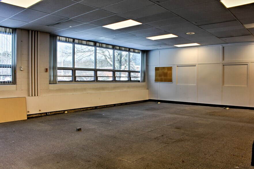 More Photos Of 150 Congress St, Keene Industrial For Sale