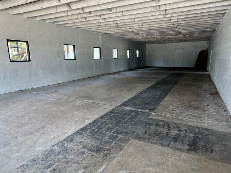 More Photos Of 1812 S Presa St, San Antonio Freestanding For Lease