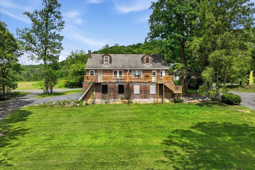 More Photos Of 429 Riverview Dr, Walnutport Flex For Sale