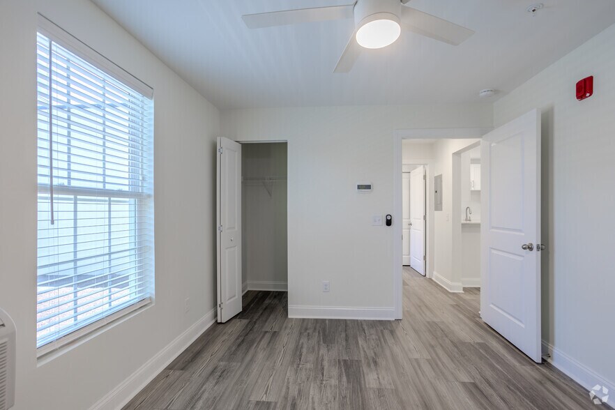 More Photos Of 214 Red Cross St, Wilmington Apartments For Lease