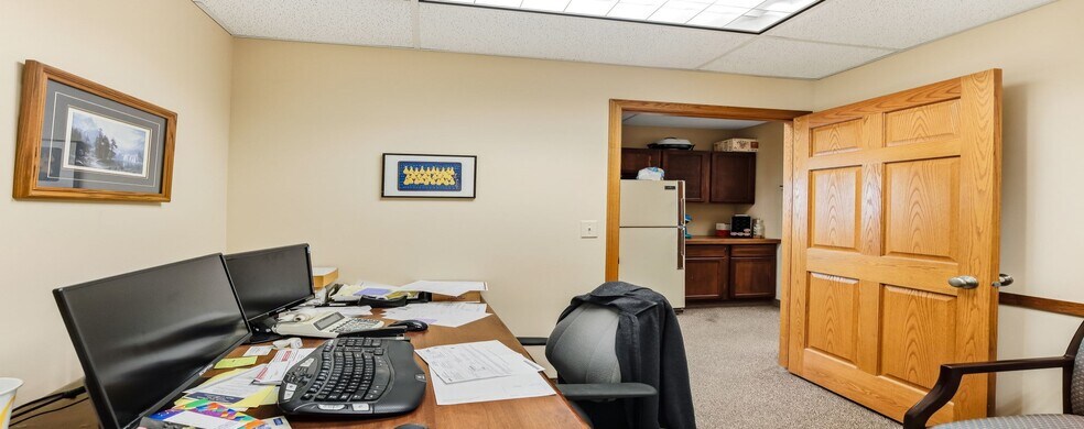 More Photos Of 3825 Lake Elmo Ave N, Lake Elmo Research And Development For Lease