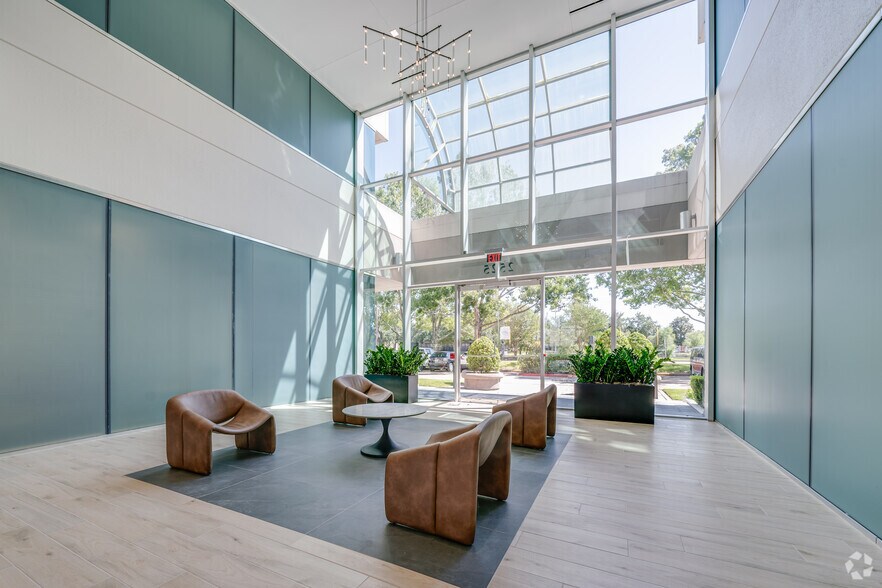 More Photos Of 2525 Bay Area Blvd, Houston Unknown For Lease