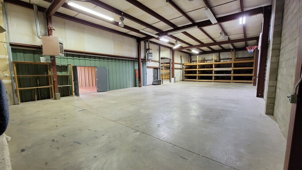 More Photos Of 1222 US HWY 50, Chillicothe Flex For Sale