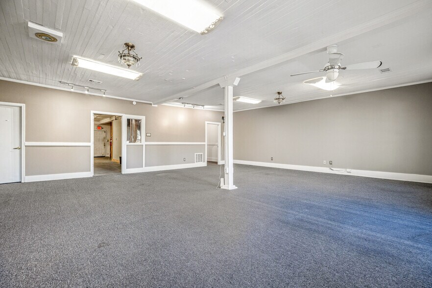 More Photos Of 410 Grayson Pky, Grayson Storefront For Sale