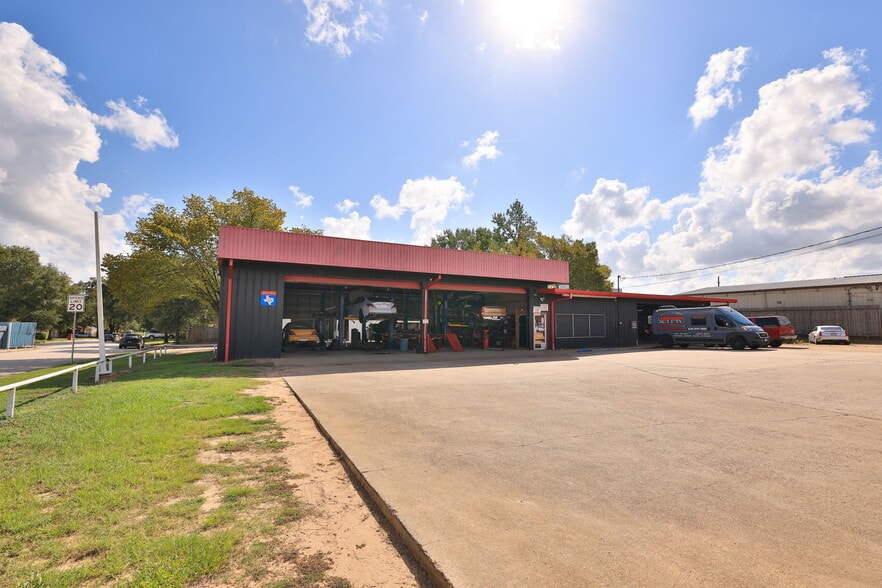 More Photos Of 2214 N Frazier St, Conroe Auto Repair For Sale