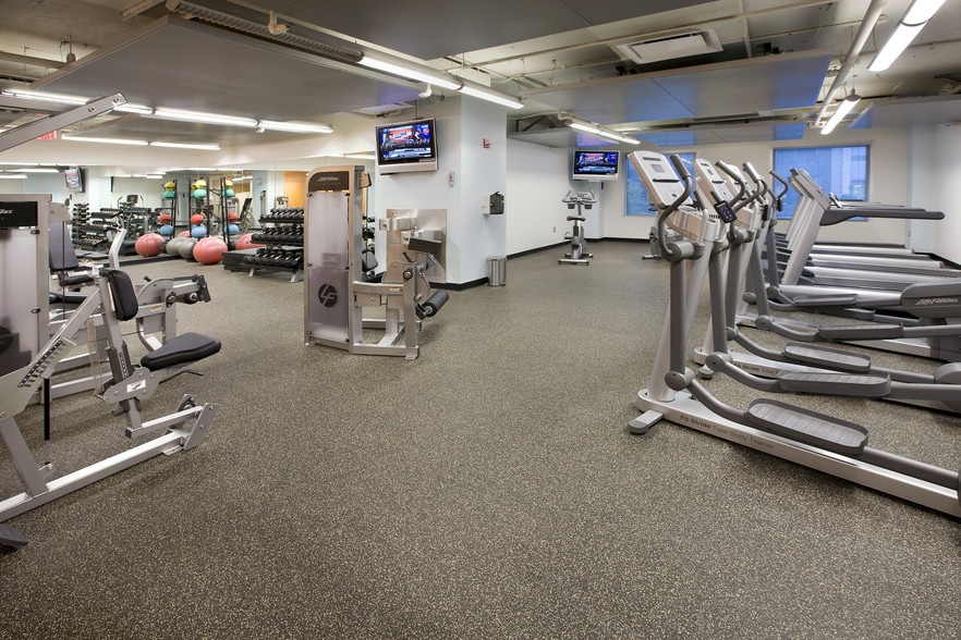 More Photos Of 900 17th St NW, Washington Office For Lease