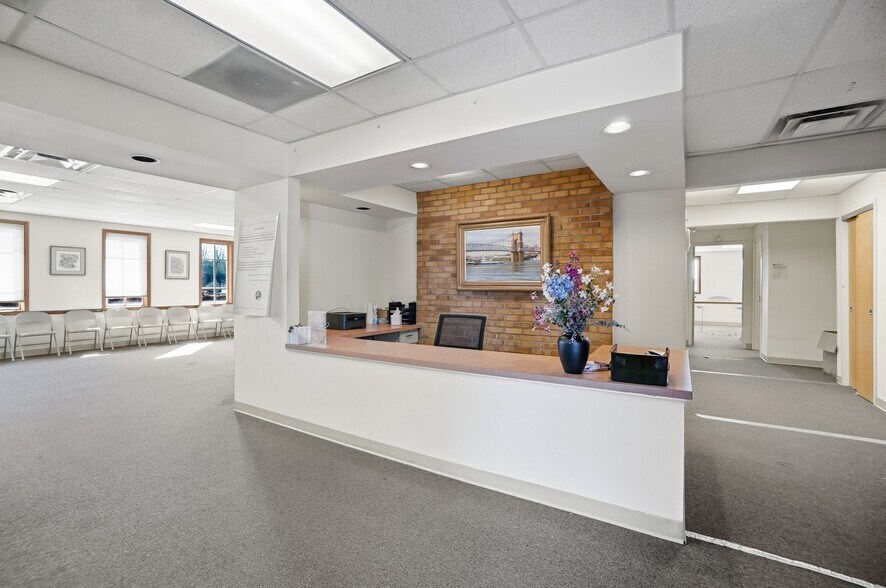 More Photos Of 3751 Warsaw Ave, Cincinnati Office For Sale